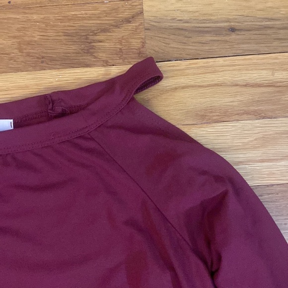 Gaze USA Women’s Burgundy Cold Shoulder Top Size M - Picture 3 of 6